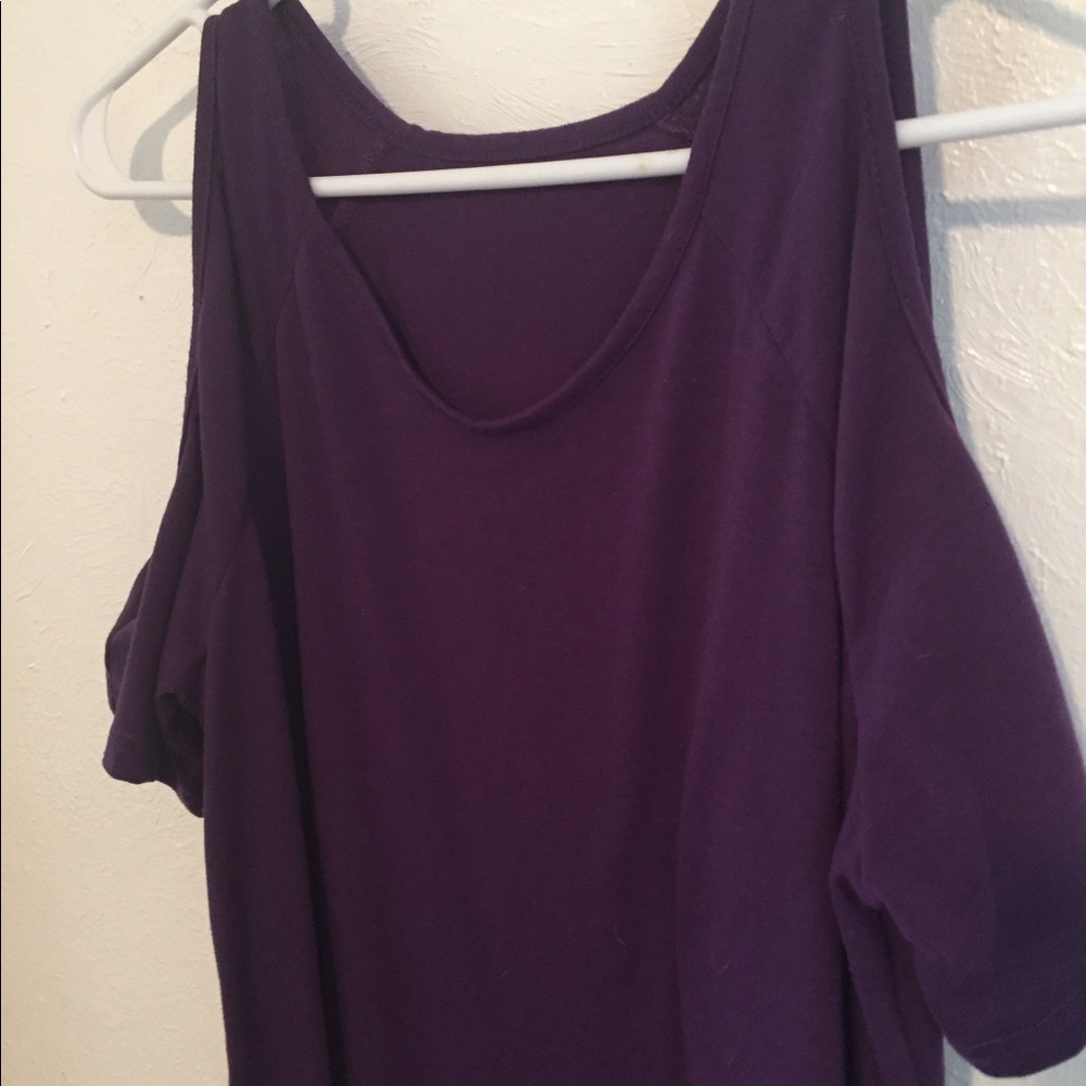 🌸 NWOT Dark Purple Cold Shoulder Shirt